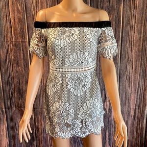 Forever 21 black white ivory floral lace strapless bodycon dress size small